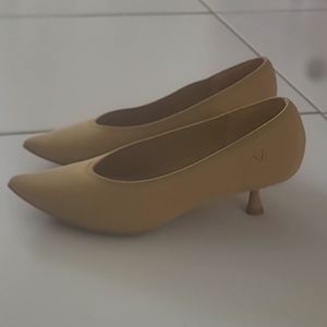 Vivaia Stella kitten heels pointed toe.  Size 38